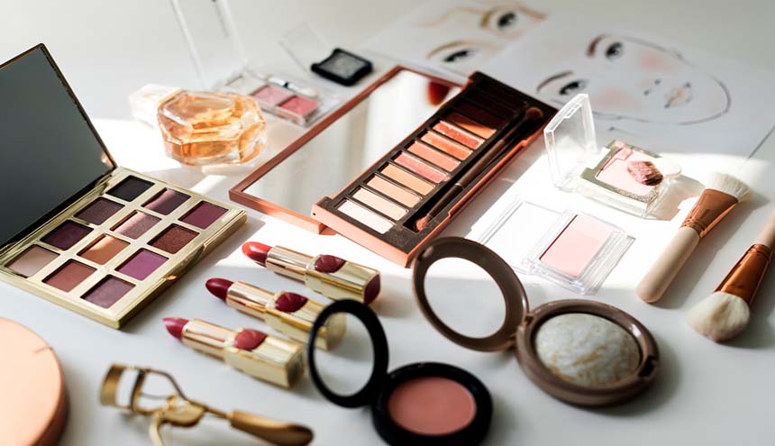 peralatan make up lengkap
